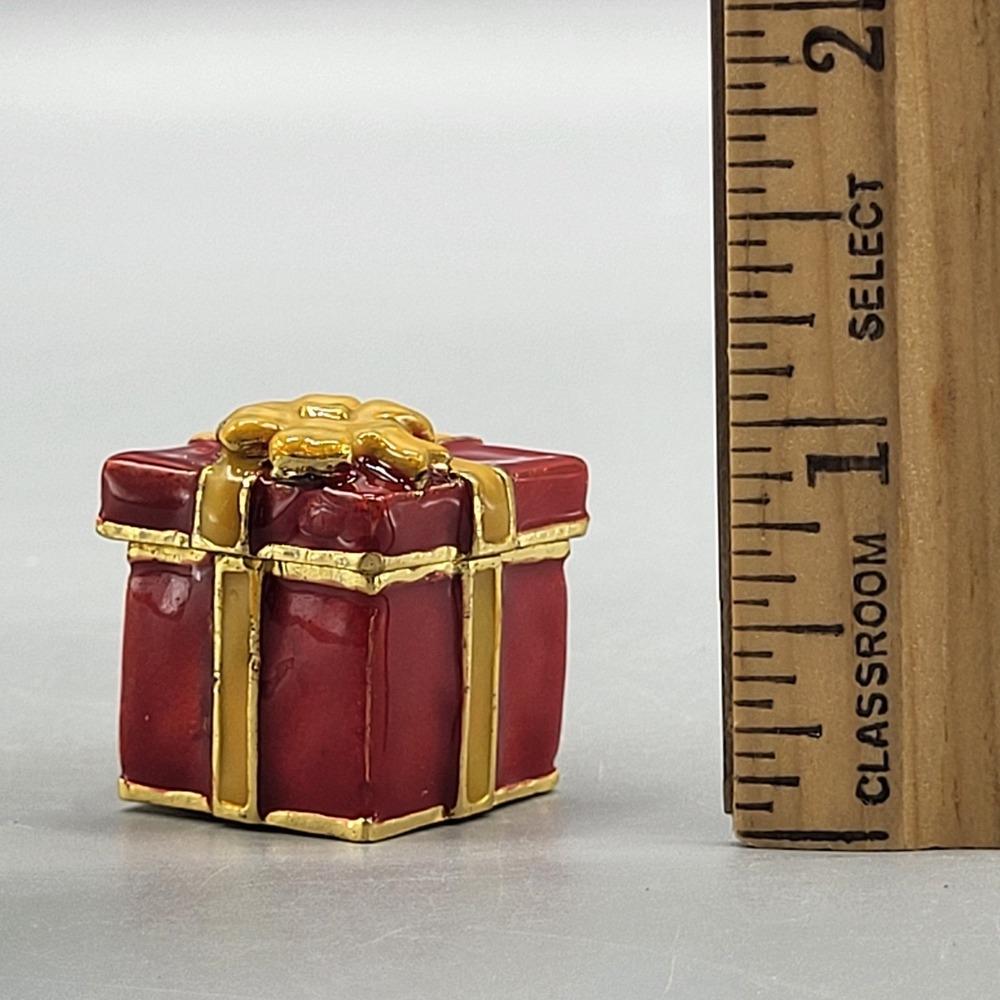 Work of Art Trinket Box Miniature Red Gift Present Holiday Enameled Magnetic Red - Picture 10 of 11